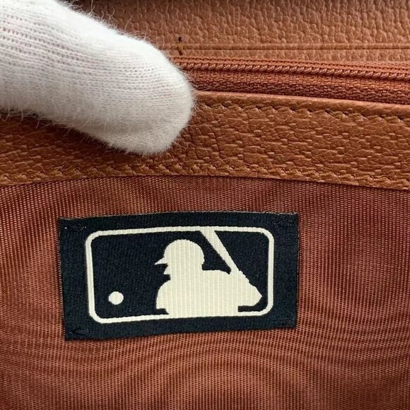 NWT Gucci New York Yankees patch™ Cluthch In brown wallet - Picture 7 of 11